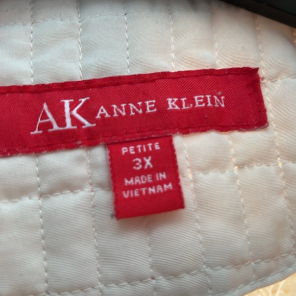 Anne Klein woman’s 2x/3x PETITE jacket off white/cream nice & Comfortable. - Picture 2 of 4